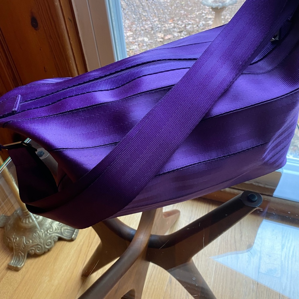 Harveys Mulberry Brooklyn Hobo Purse Like New Condition